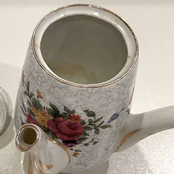 VTG Crown Staffordshire Teapot. Some crazing or hairline crack. Price Reduced. - Picture 6 of 11